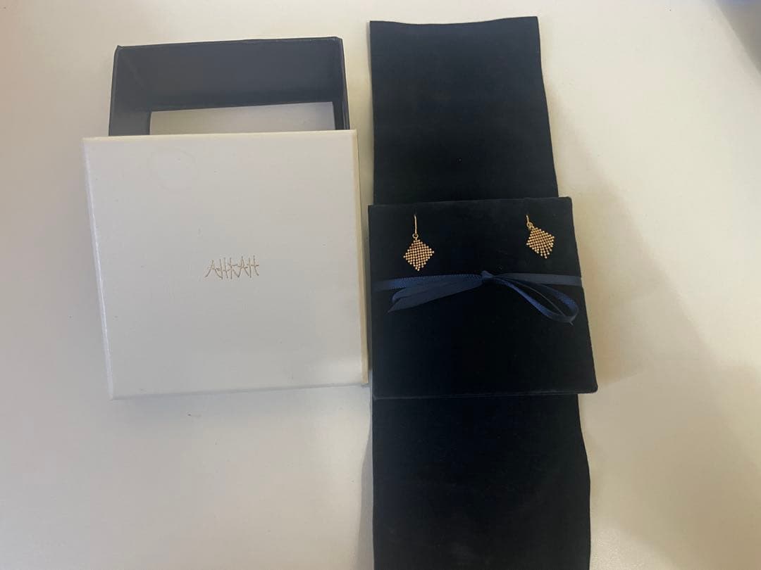 AHKAH　K18 YG　ザハブ　ボールチェーン　クスエア　ひし形　ピアス