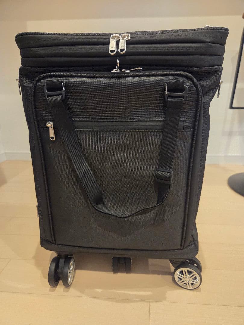 トリプラス　スーツケース