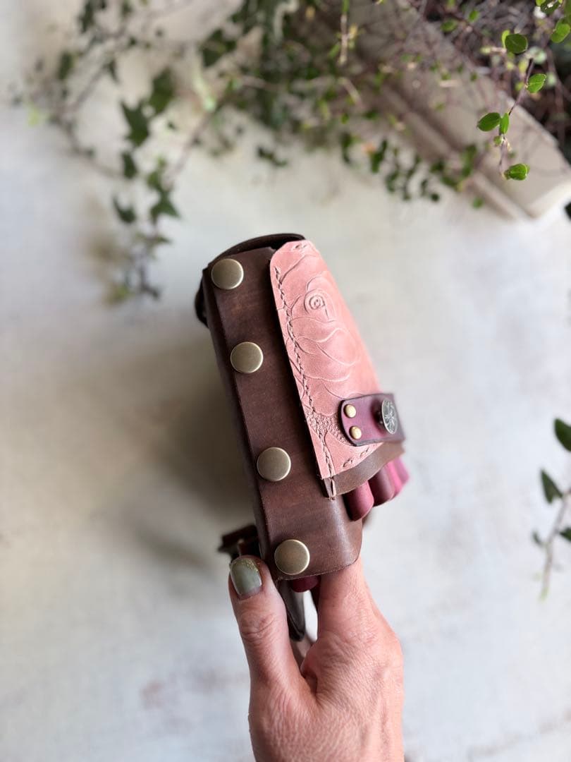 手染めブラウン、ローズ型押しピンク大容量シザーケース