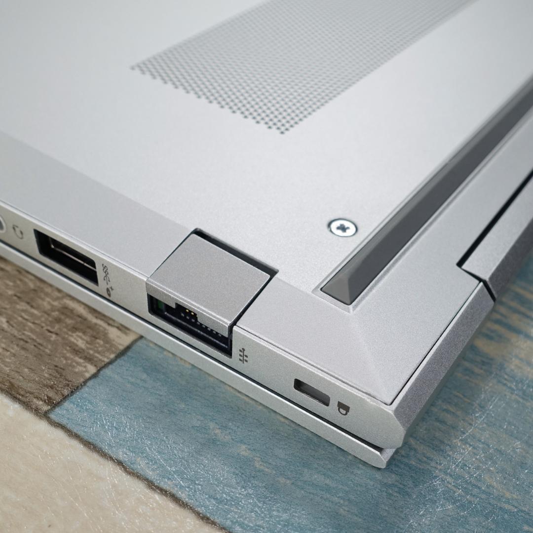 極美品のほぼ現行モデル✨１０コアの第１３世代コアｉ５に超高速ＳＳＤ＆１６Ｇメモリ