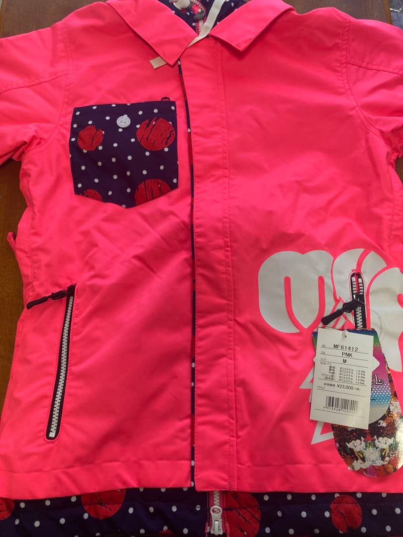 スノボウエア　レディース用　女性用　上着新品未使用品