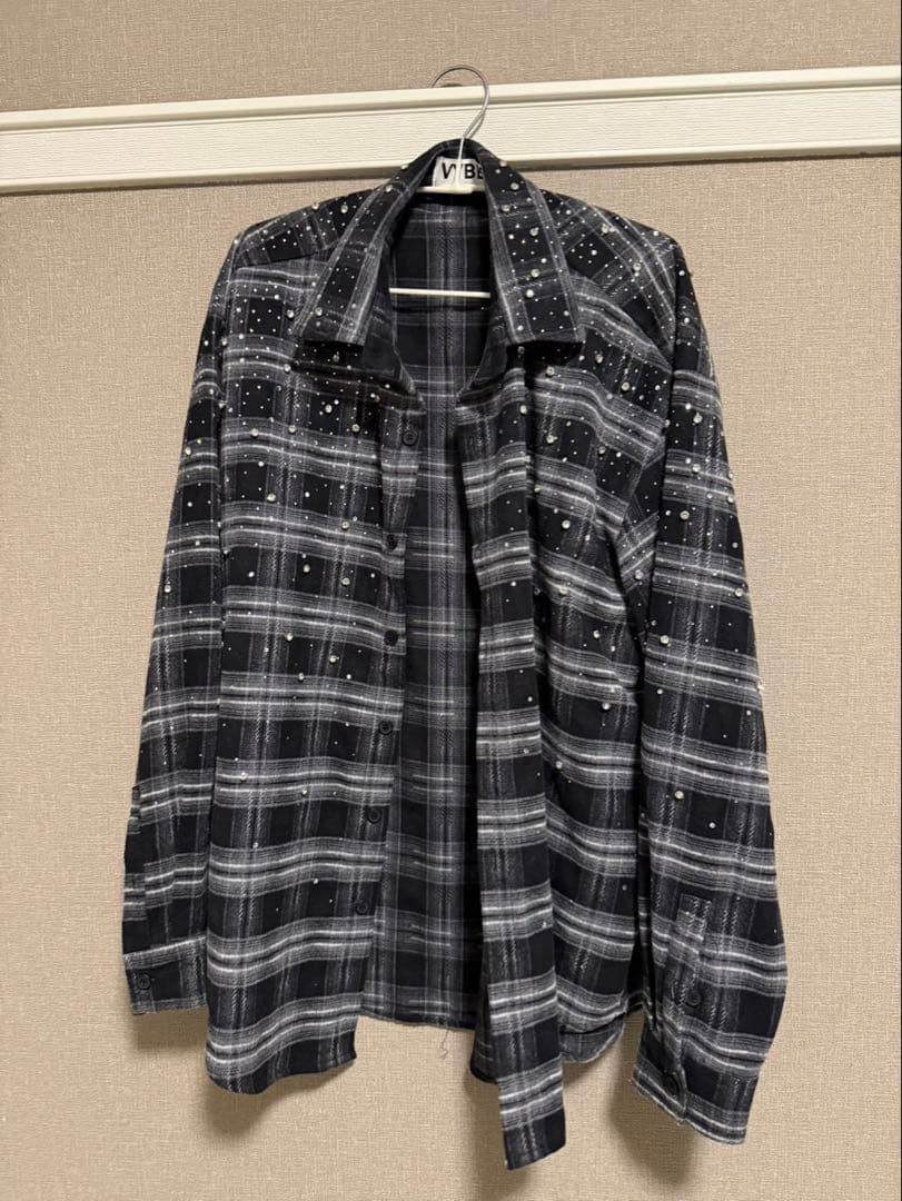 VYBES パール装飾 ブラック系チェックシャツ