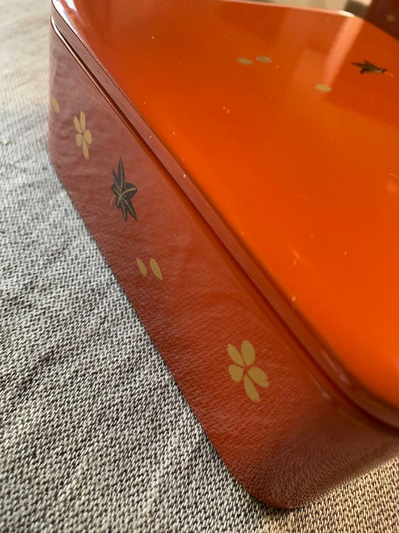 ￼輪島塗 小重（小ぶり重箱）五客　春秋蒔絵　桜　紅葉　ちらし　木箱入未使用保管品