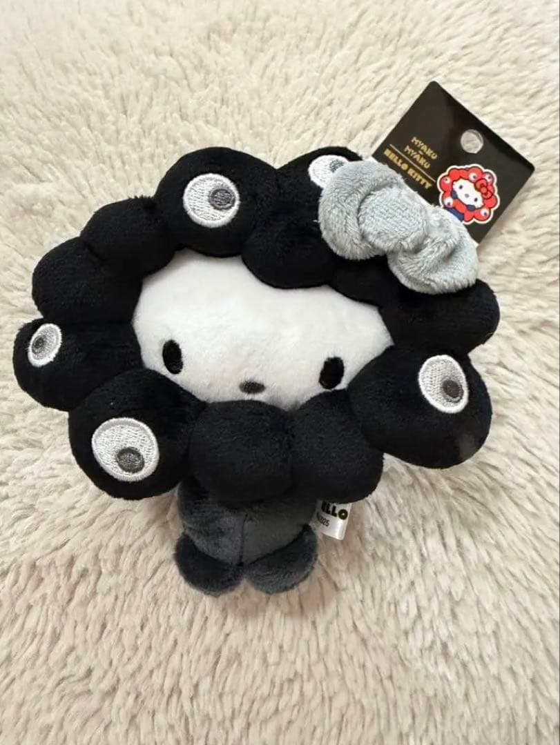 サンリオキャラクターズ ミャクミャクなりきりぬいぐるみ ブラック ハローキティ