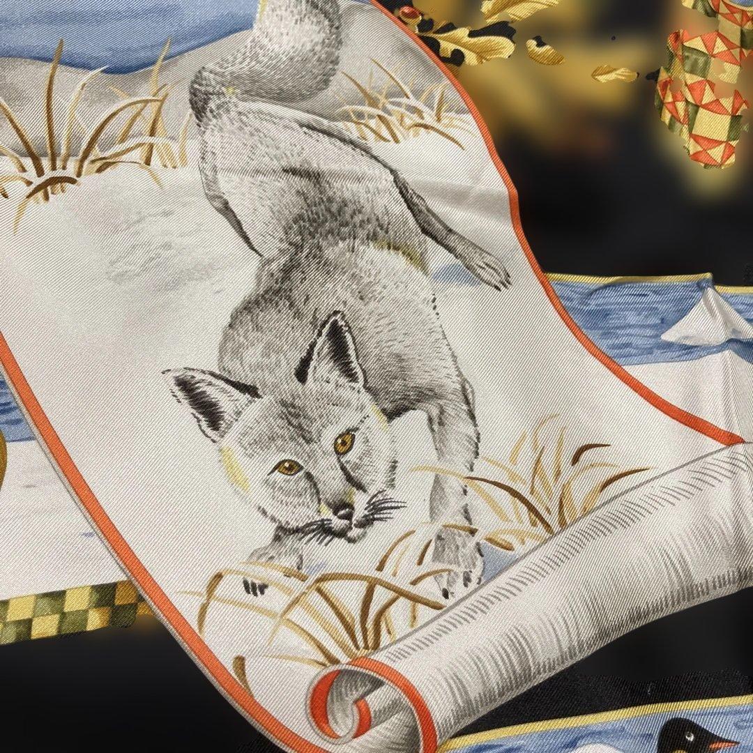 フェラガモ　スカーフ　ペンギン　松ぼっくり　赤い実