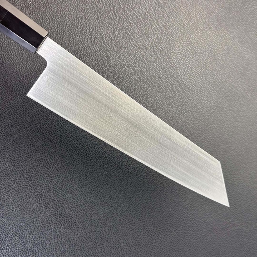 11223切付牛刀8寸ヘアライン仕上げ刃は究極の切れ味両刃包丁黒檀黒水牛角八角柄