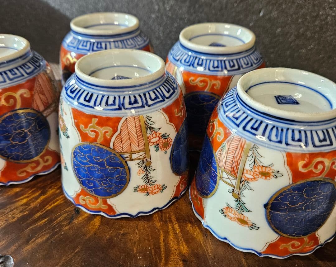 明治時代　古伊万里　錦手　金彩色絵　瑠璃金彩丸文様　花の図　そば猪口　湯呑5客