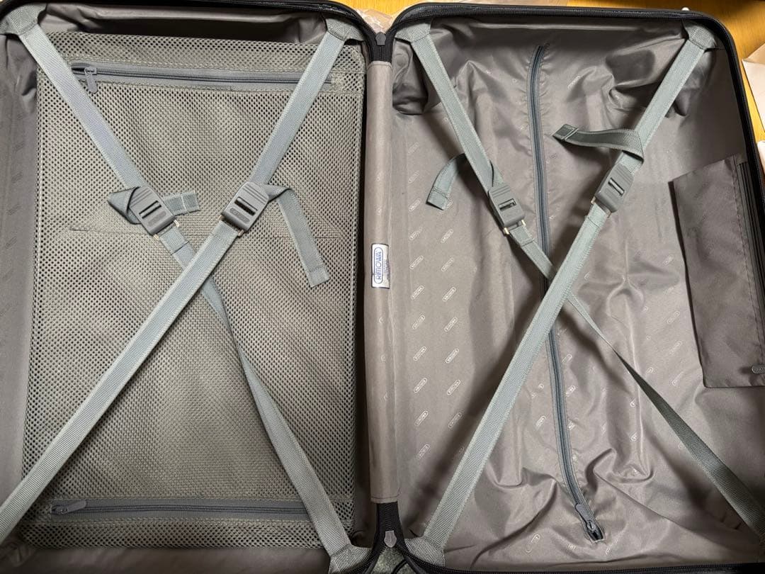 RIMOWA ブラック キャリーケース 中型