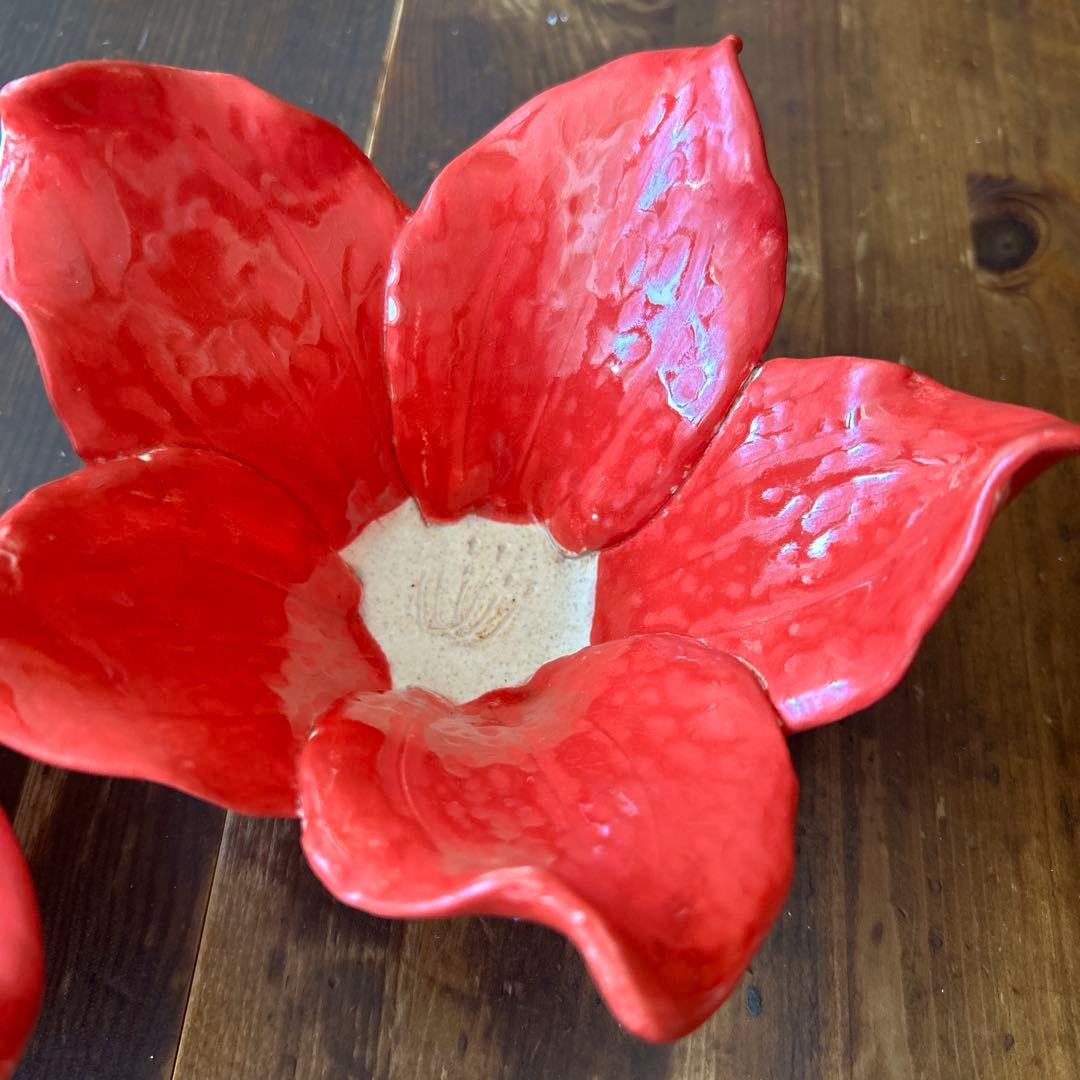 作家　陶芸作家　田中恒子　花びら　葉っぱ　器