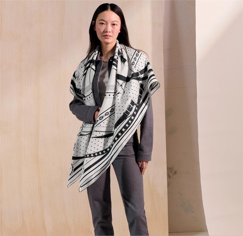 エルメス カレダブルフェイス 140 《朝の散歩・バンダナ》