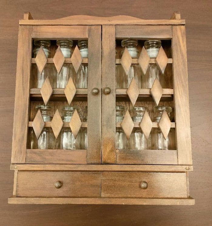 アンティーク風の小物入れ（小瓶棚）　壁掛けタイプ　小瓶10本付属