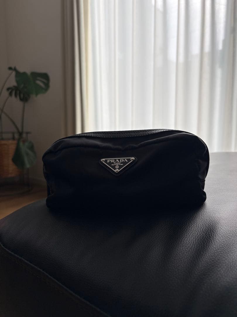 PRADA 黒 ナイロンポーチ