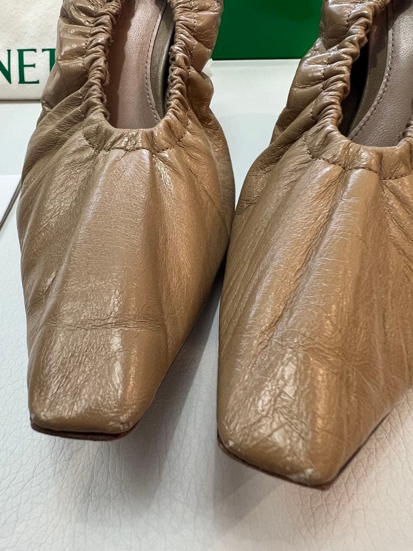 BOTTEGA VENETA アーモンドパンプス