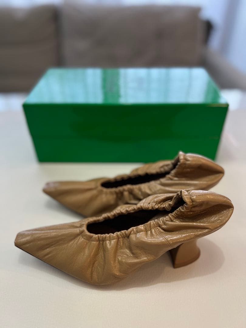 BOTTEGA VENETA アーモンドパンプス