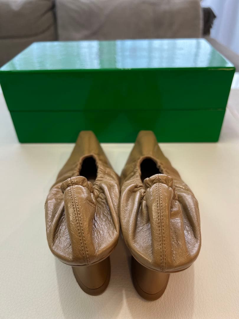 BOTTEGA VENETA アーモンドパンプス