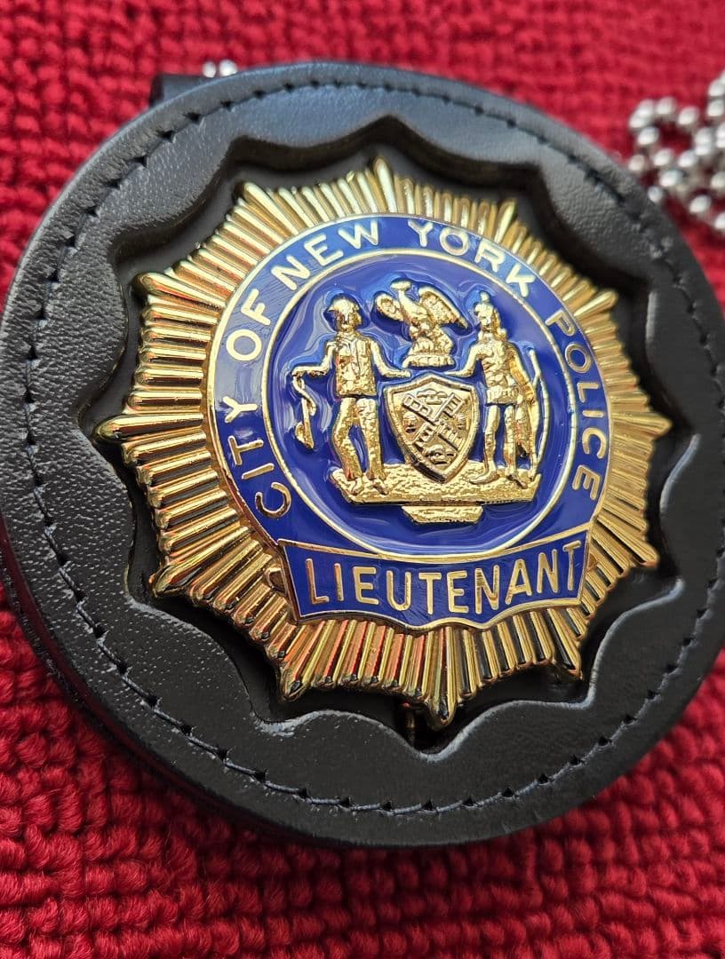 米国ポリスバッジ【NYPD ニューヨーク市警 警部補ランク】PFバッジホルダー付