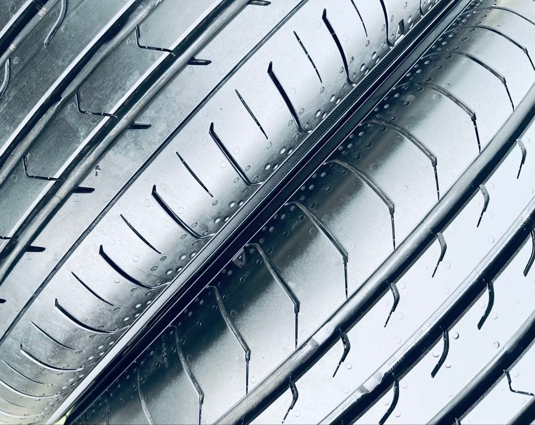 215/60 R17、YOKOHAMA BluEarth RV-03、2025年