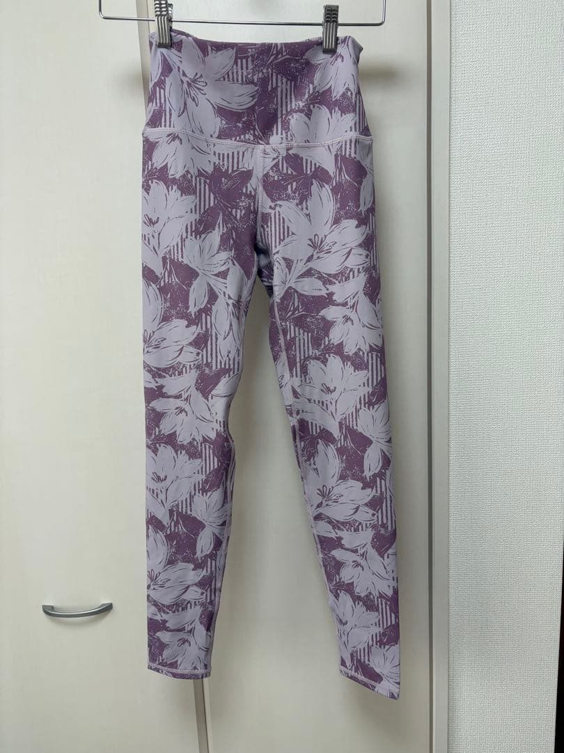 yurima sukala 花柄タンクトップ＆レギンスセット