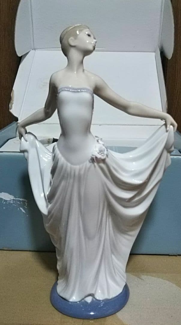 リヤドロ 7189 踊る少女 箱付き lladro フィギュリン
