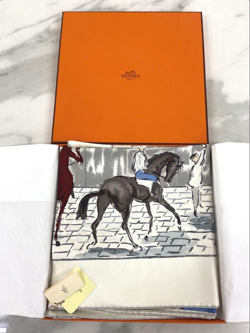 ＄【新品】エルメス カレ90 大判 スカーフ シルク HERMES 馬小屋