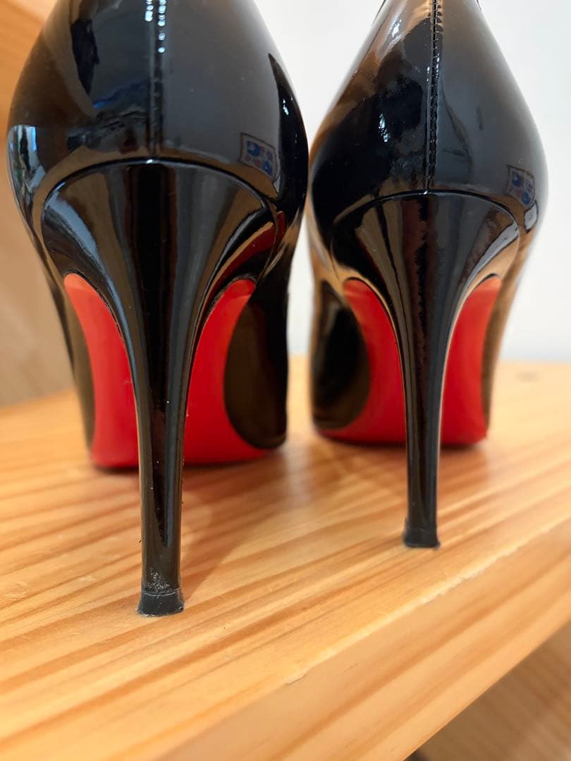 Christian Louboutin 黒 エナメル ハイヒール23.5㎝