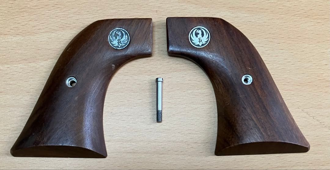 スタームルガー社　スーパーブラックホーク　木製グリップ