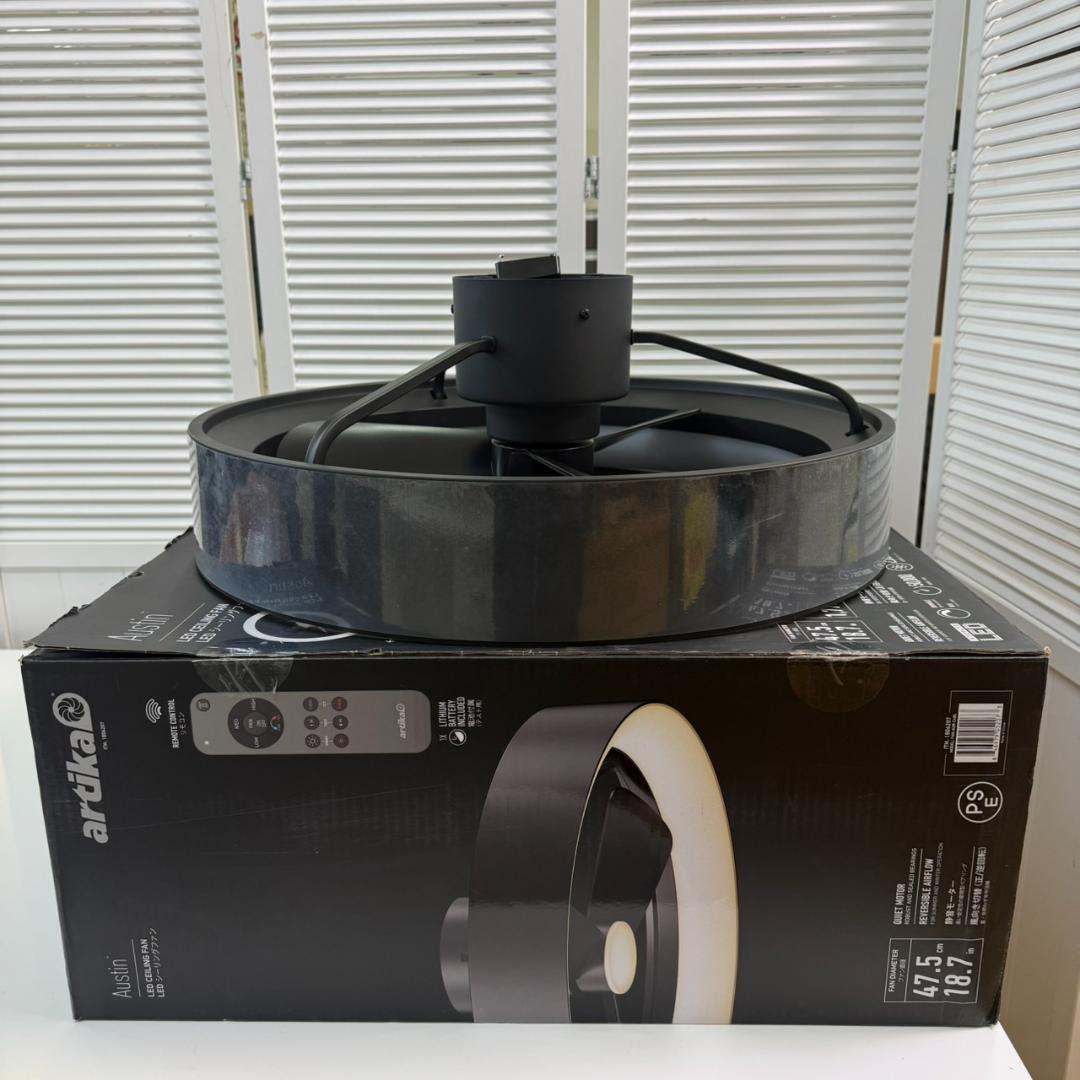 ★超美品　ARTIKA　LEDシーリングファン　FAN-AUR-C4BL