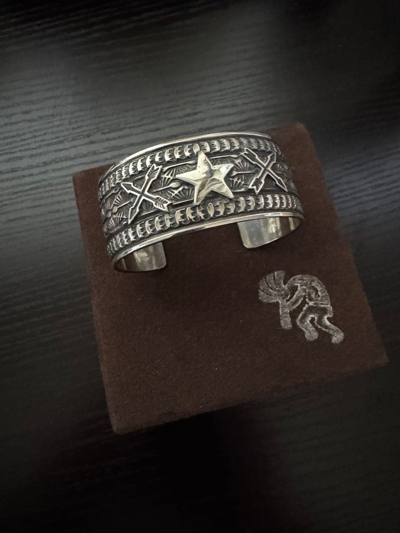 NAVAJO Sunshine Reeves スタンプワークバングル