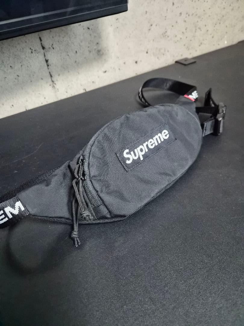 Supreme ブラック ボディバッグ　小型