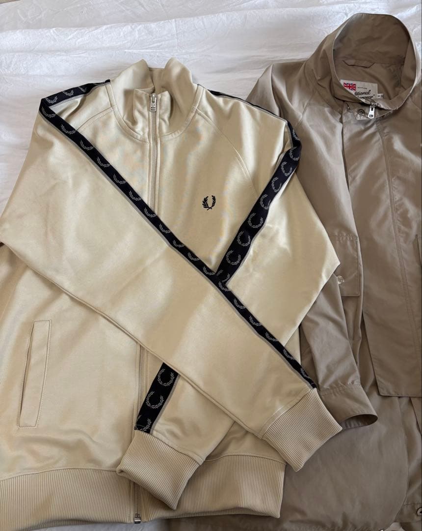 FRED PERRY トラックジャケット オフホワイト