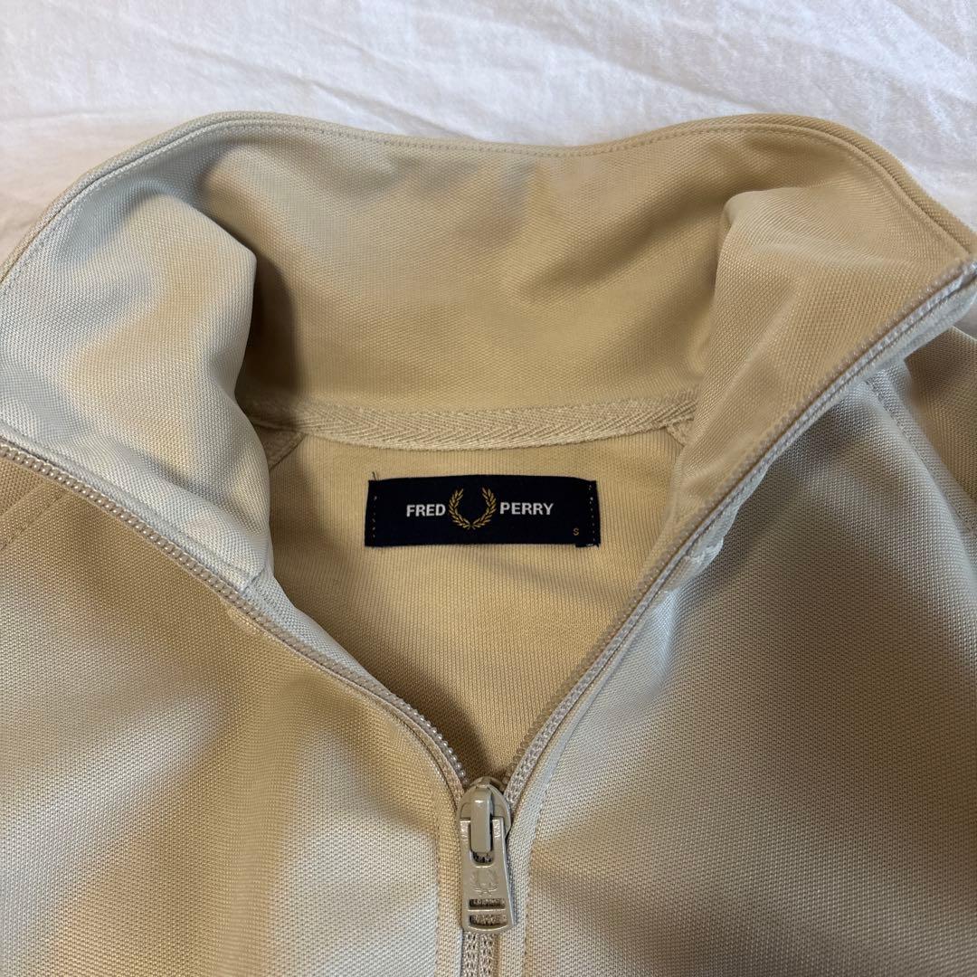 FRED PERRY トラックジャケット オフホワイト