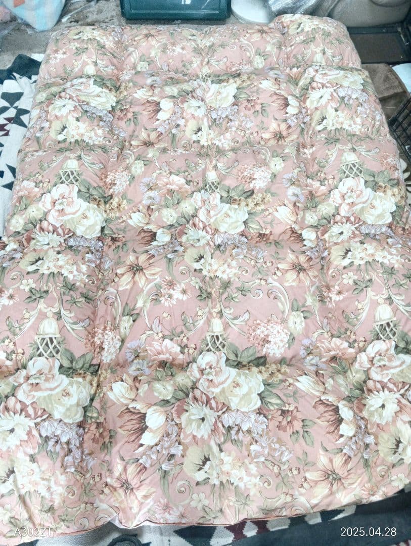花柄ピンク羽毛掛け布団　ダウン90%　中羽毛1.4㌔　シングルサイズ