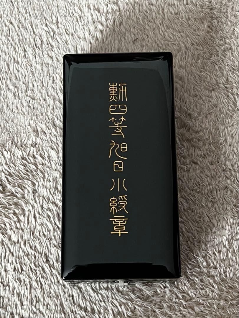 美品【勲章】勲四等旭日小綬章　略章　共箱