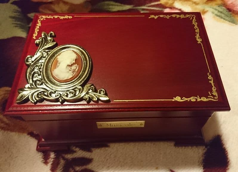 カメオ オルゴール付きジュエリーBOX