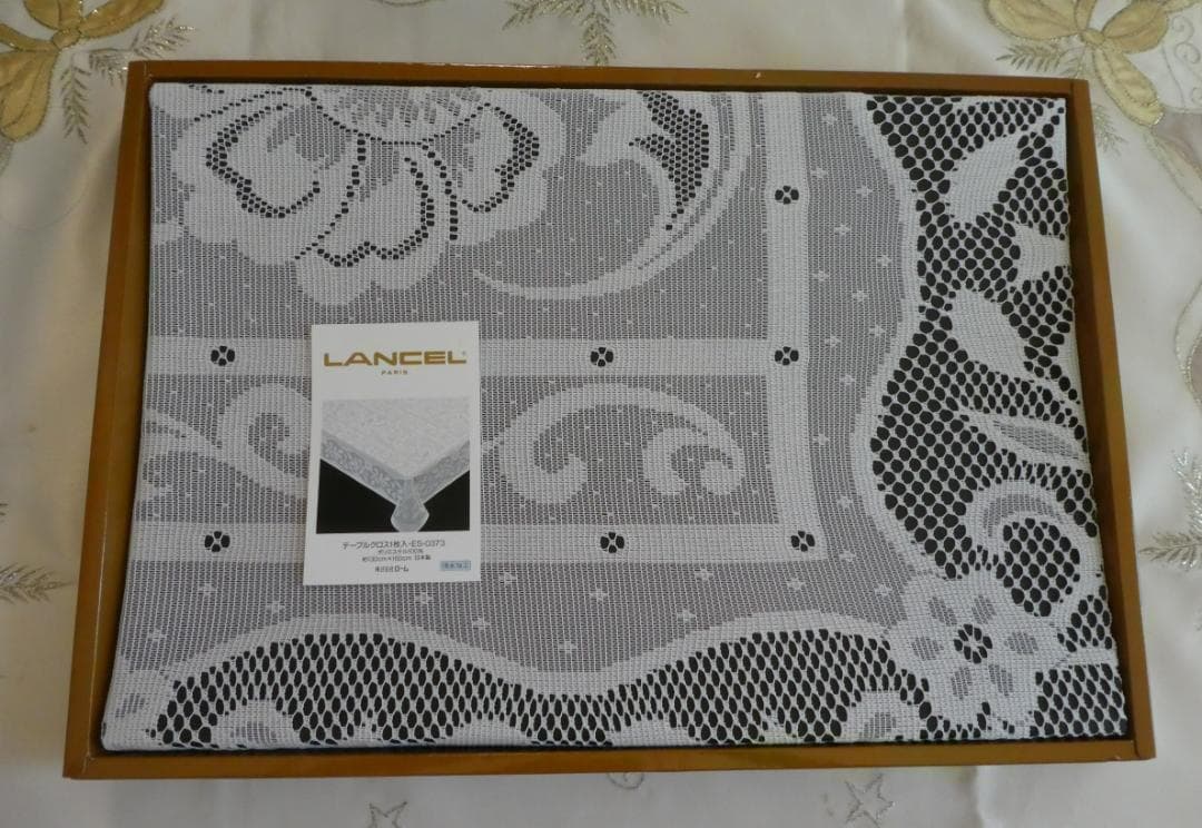 メルカリ便☆LANCEL☆レース　テーブルクロス　花柄