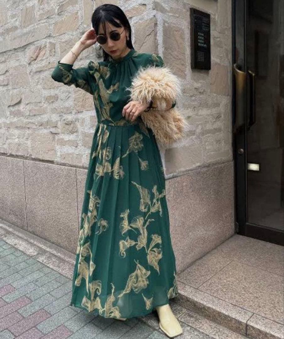 und calla flocky dress グリーン Sサイズ