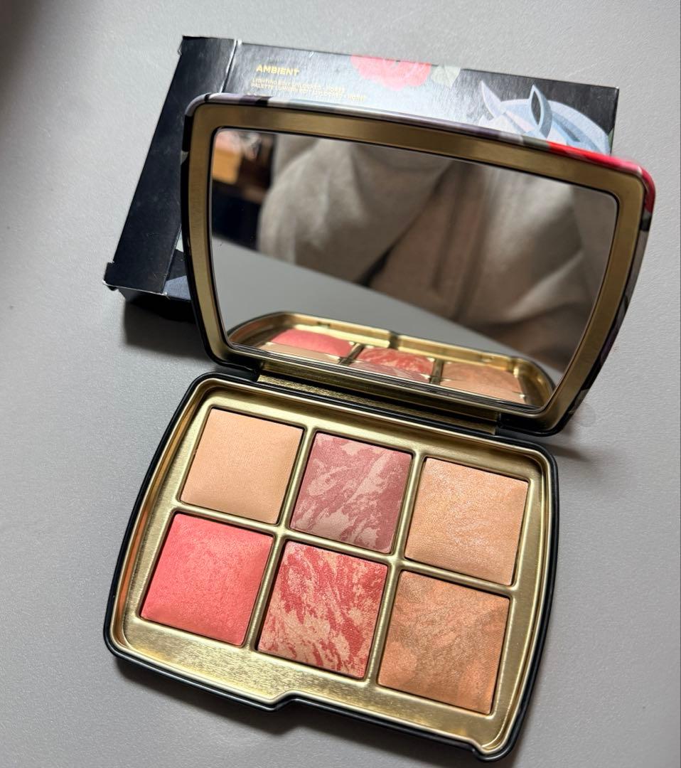 チーク Hourglass Ambient light palette horse