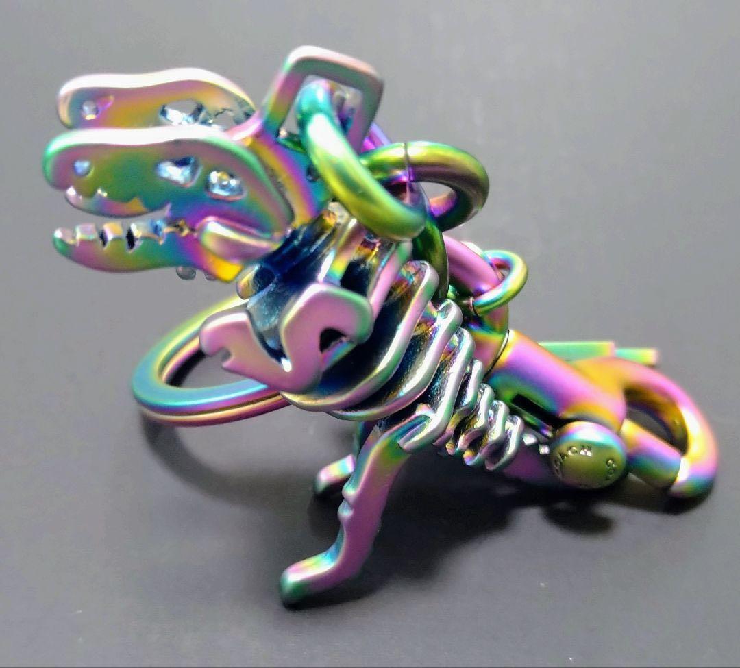 美品 【COACH】コーチ /レキシー虹色恐竜-レインボーキーホルダー