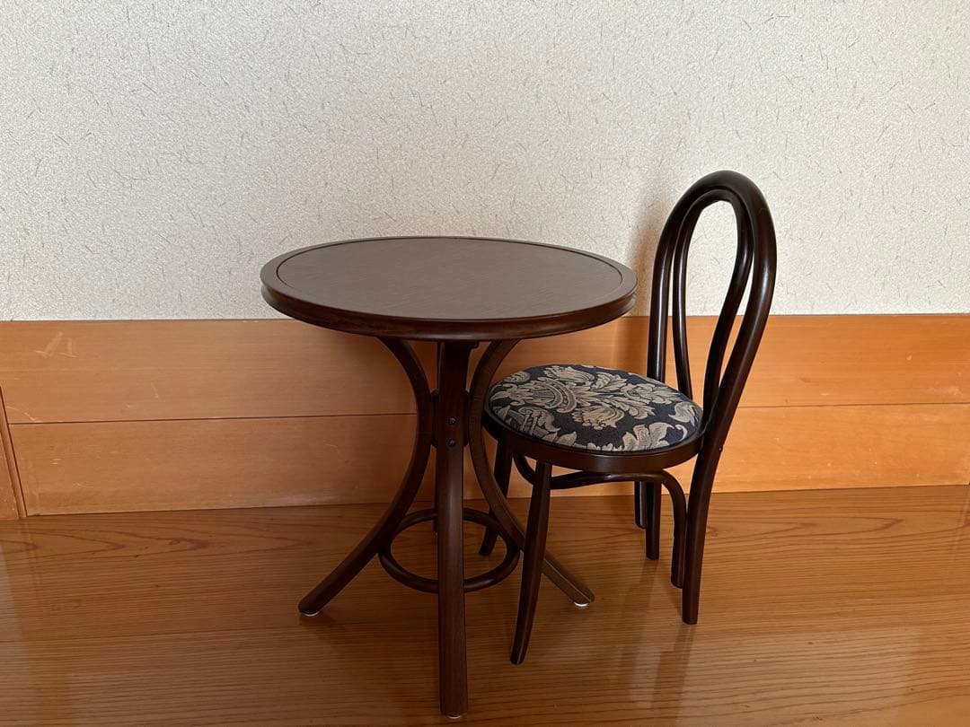 秋田木工ミニテーブルと椅子