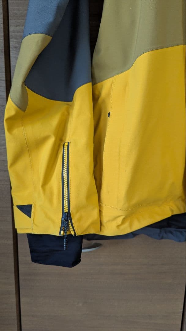 【お値下げ中】VOLCOM GORE-TEXスノーボードジャケット　М