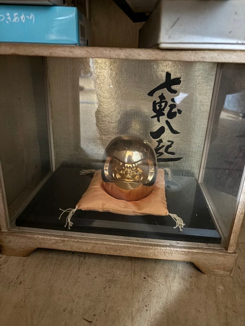 金のダルマ　置物　七転び八起き　縁起物