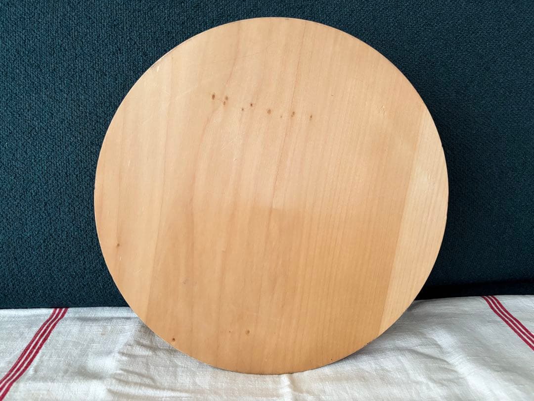 イチョウ材の丸まな板　赤木工房