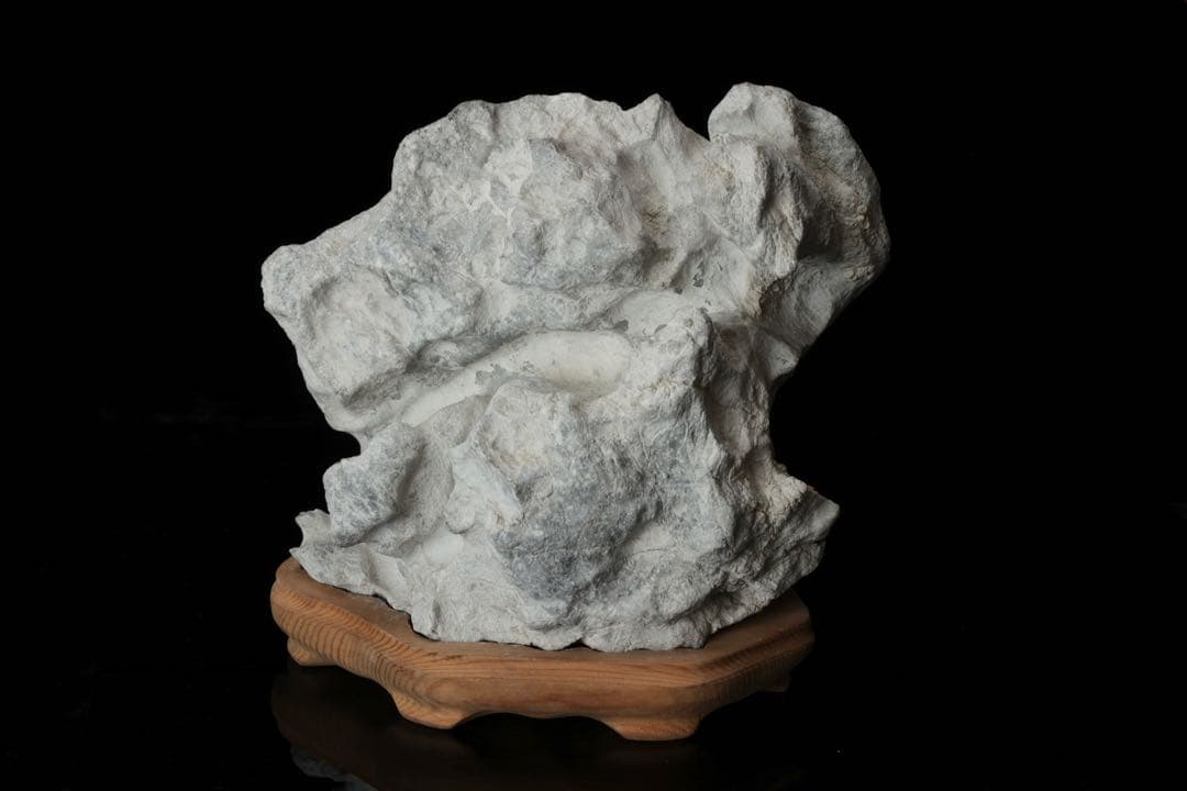 中国 太湖石 木製台座付 5.4kg 鑑賞石 文人石 水石 天然石 盆石 飾石