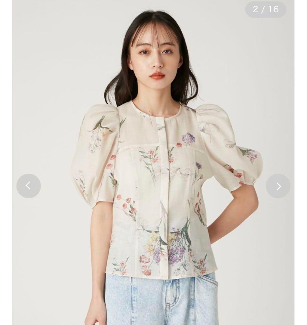 ボタニカルプリントシアータックパフブラウス