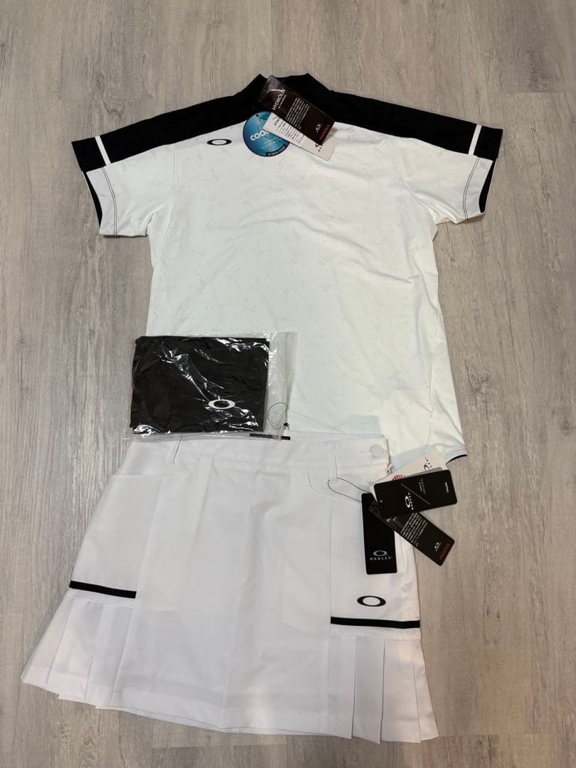 新品　MサイズOAKLEY オークリーゴルフセットアップ モックネック＆スカート