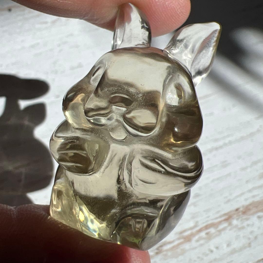 天然石　手彫りうさぎ　シトリン