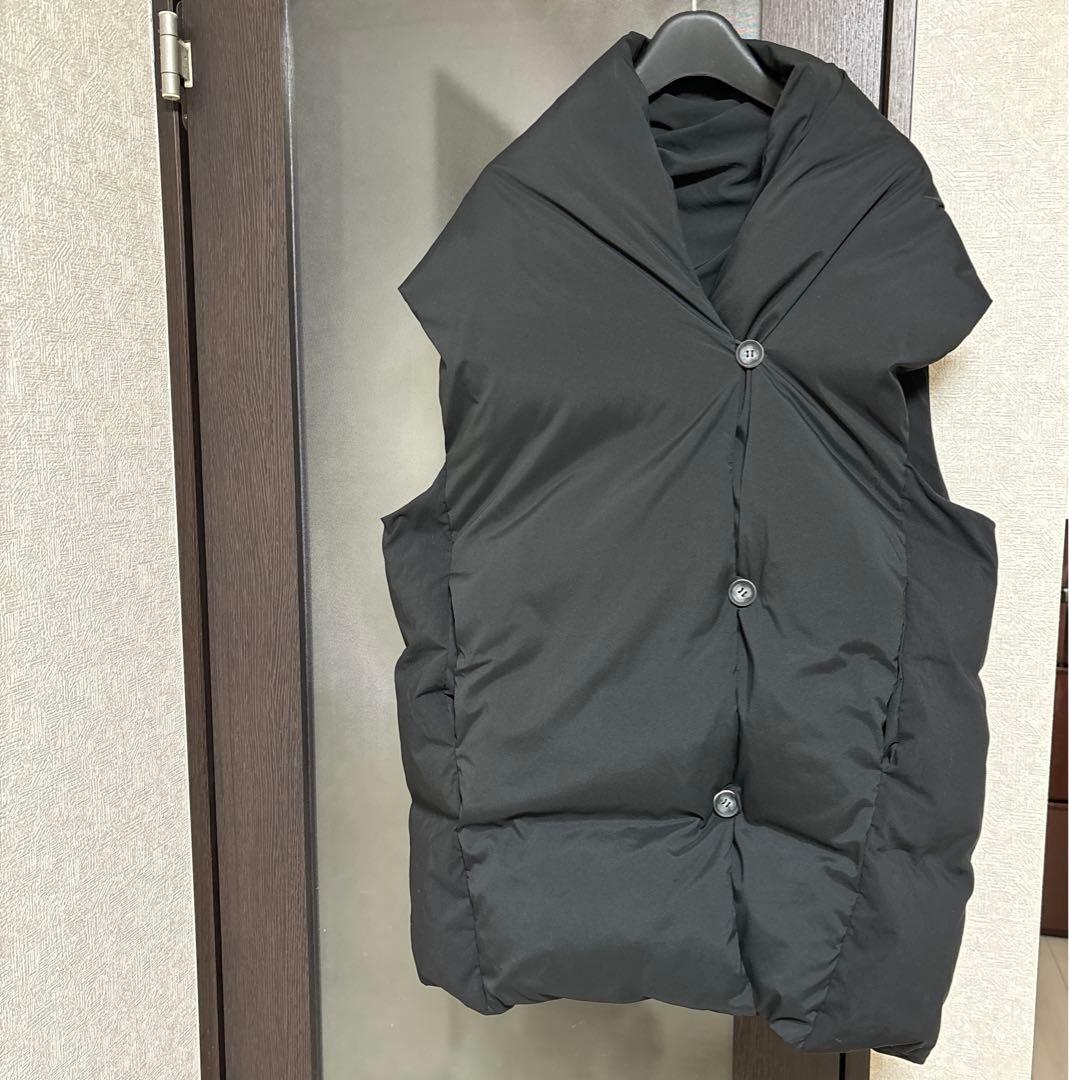 新品CYAN Tokyoストールライクベスト　ブラック　ダウン　chignon