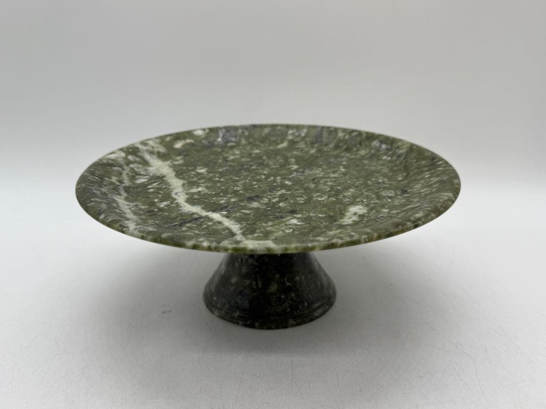 中国　砡製　高台皿　重さ675g 送料込み251113