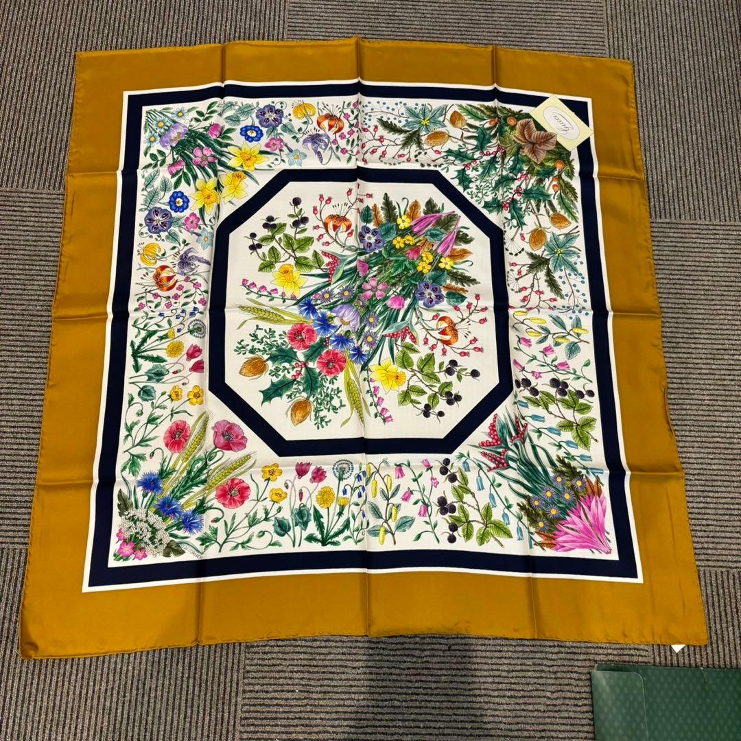 GUCCI グッチ シルク100% フラワー フローラル 花柄 スカーフ