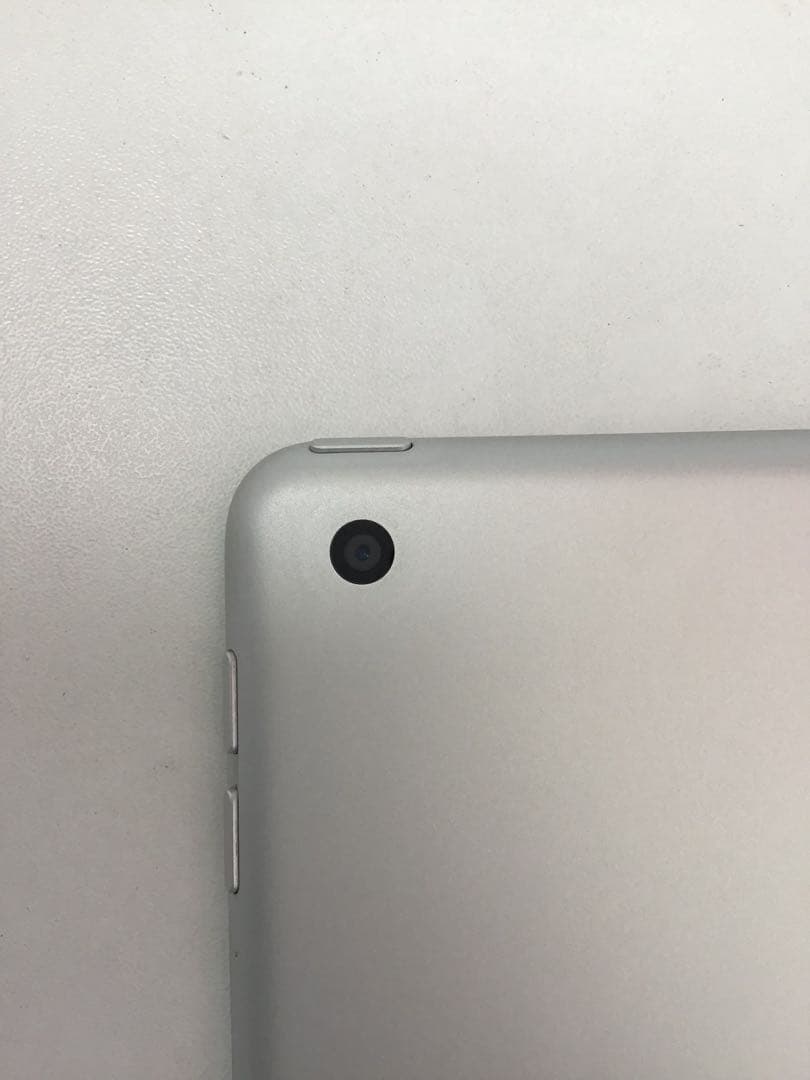 Apple iPad 第８世代 32G シルバー